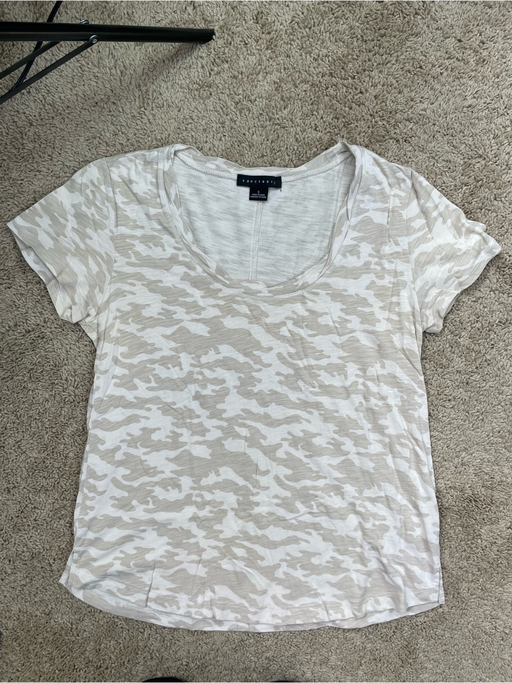 Sanctuary Short Sleeve Scoop Tee in Beige Camo‎